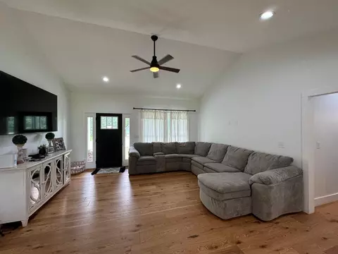 Living - 155 Sandy Rock Dr, Corbin, KY 40701 photo 1 of 2