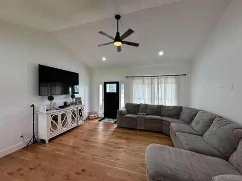 Living - 155 Sandy Rock Dr, Corbin, KY 40701 photo 2 of 2