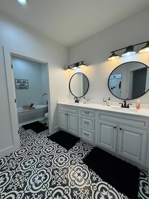 Bath - 155 Sandy Rock Dr, Corbin, KY 40701 photo 1 of 5