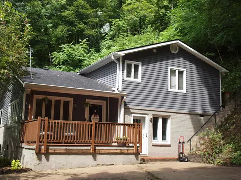 459 Skyline Dr, Hazard, KY 41701