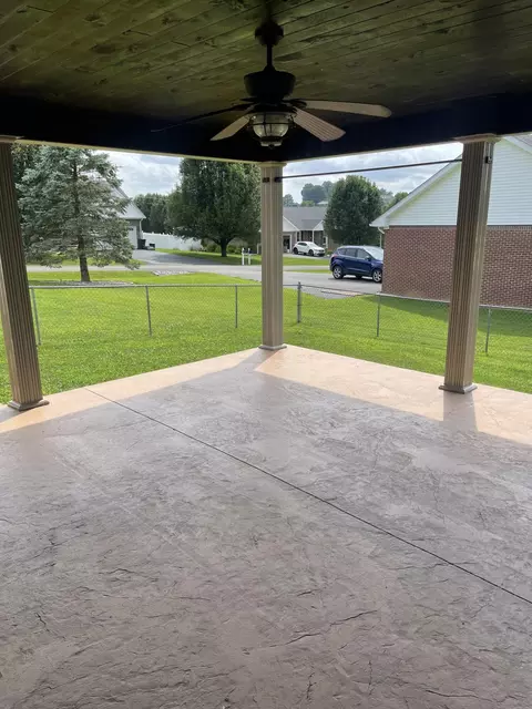 Exterior - 111 Pineview Loop, Columbia, KY 42728 photo 2 of 2