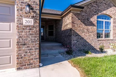 201 Brook Cv, Berea, KY 40403 photo 3