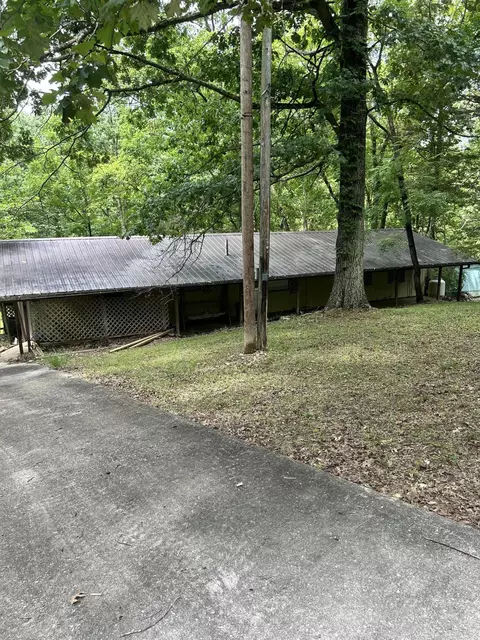 1421 Beaver Lake Rd, Lawrenceburg, KY 40342