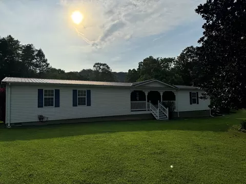 Exterior - 105 Privett Ln, Jackson, KY 41339 photo 2 of 7