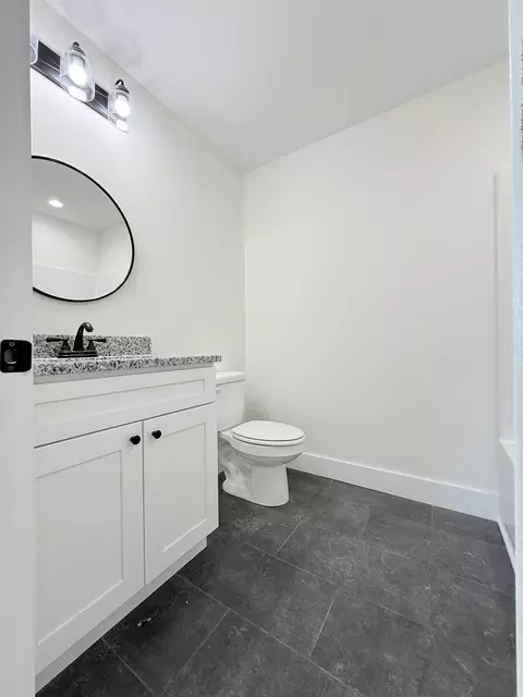 Bath - 215 Brook Cv, Berea, KY 40403 photo 1 of 2