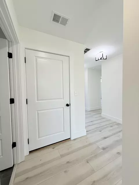 Entry Way - 215 Brook Cv, Berea, KY 40403 photo 2 of 2