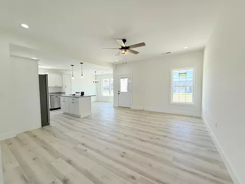 Living - 215 Brook Cv, Berea, KY 40403 photo 1 of 2