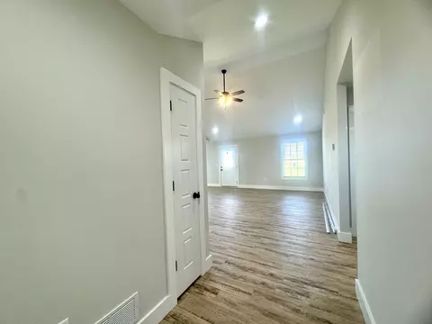 220 Brook Cv, Berea, KY 40403 photo 2
