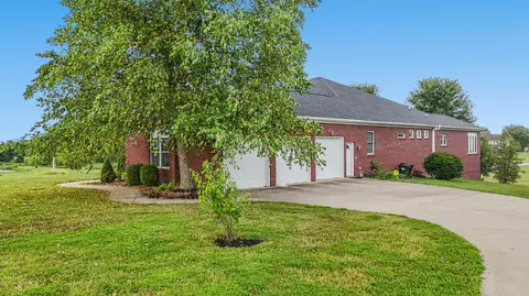 Exterior - 100 Ridgeview Ln, Georgetown, KY 40324 photo 3 of 10