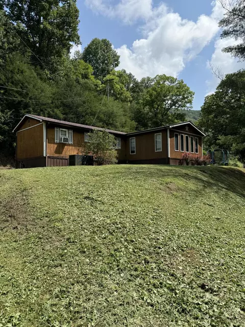 264 Neds Rd, Mcdowell, KY 41647