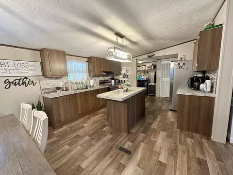 Kitchen - 144 Coy Mcmullin Rd, Eubank, KY 42567 photo 2 of 4