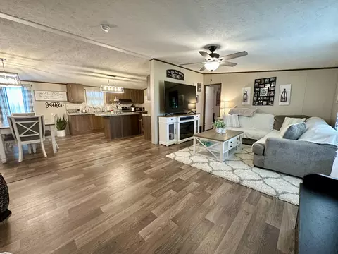Living - 144 Coy Mcmullin Rd, Eubank, KY 42567 photo 3 of 4