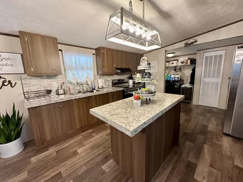Kitchen - 144 Coy Mcmullin Rd, Eubank, KY 42567 photo 3 of 4