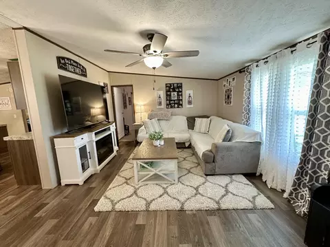 Living - 144 Coy Mcmullin Rd, Eubank, KY 42567 photo 1 of 4