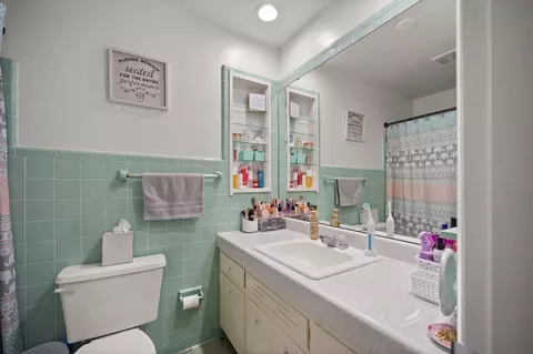 Bath - 75 Reasor St, Corbin, KY 40701 photo 2 of 4