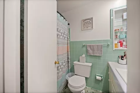 Bath - 75 Reasor St, Corbin, KY 40701 photo 3 of 4