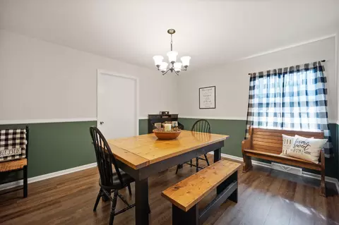 Dining - 75 Reasor St, Corbin, KY 40701 photo 1 of 4