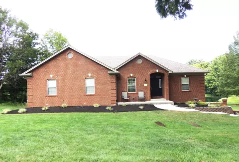 1102 Wood Cliff Rd, Frankfort, KY 40601