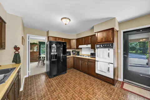 Kitchen - 175 N Bend Rd, Stanton, KY 40380 photo 1 of 4