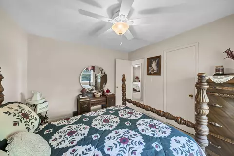 Bedroom - 175 N Bend Rd, Stanton, KY 40380 photo 5 of 9