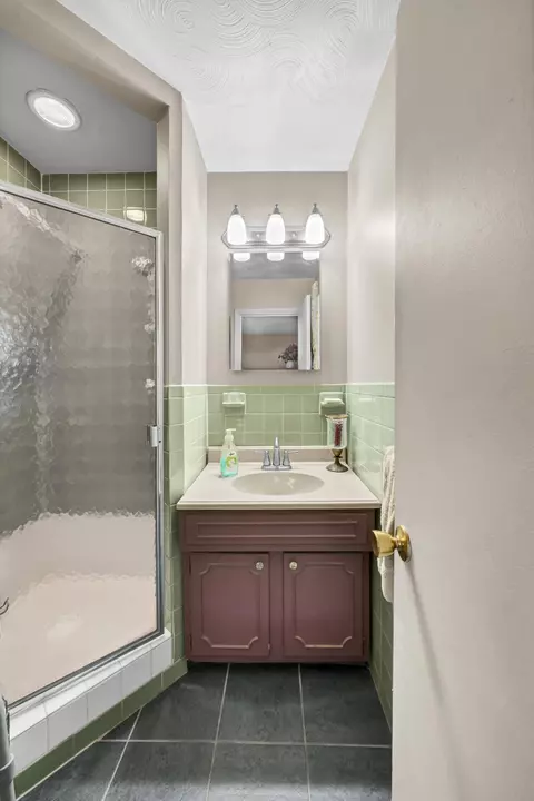 Bath - 175 N Bend Rd, Stanton, KY 40380 photo 4 of 7