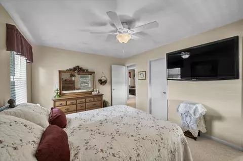 Bedroom - 175 N Bend Rd, Stanton, KY 40380 photo 7 of 9