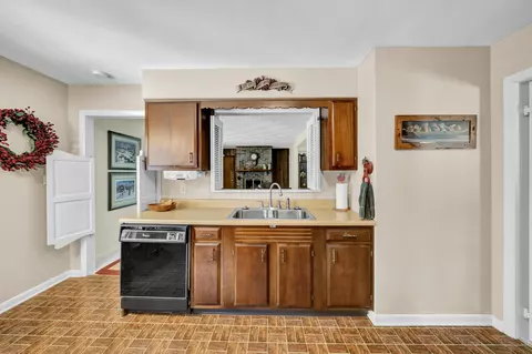 Kitchen - 175 N Bend Rd, Stanton, KY 40380 photo 2 of 4