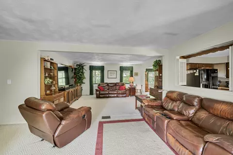 Living - 175 N Bend Rd, Stanton, KY 40380 photo 3 of 4