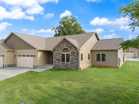 118 W A W Canterbury Dr, Bronston, KY 42518