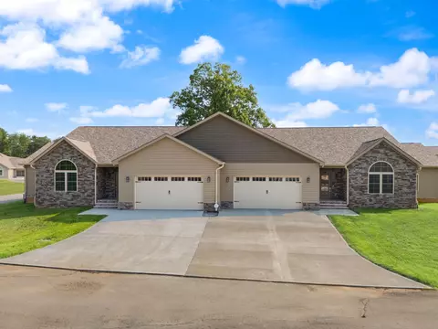 118 W B West Canterbury Dr, Bronston, KY 42518