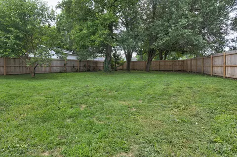 Exterior - 21 Vine St, Winchester, KY 40391 photo 2 of 6