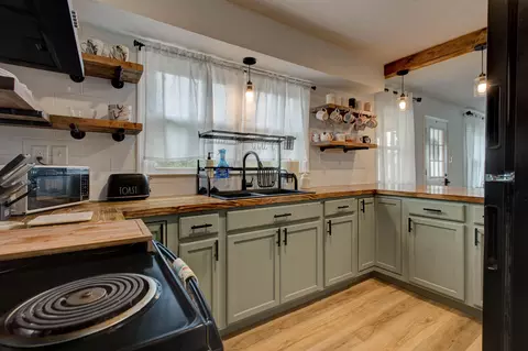 Kitchen - 21 Vine St, Winchester, KY 40391 photo 3 of 3