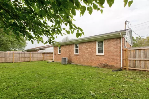 Exterior - 21 Vine St, Winchester, KY 40391 photo 3 of 6
