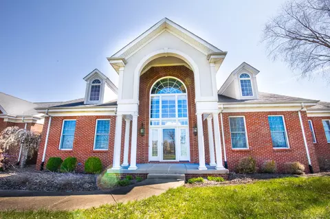 109 Stirling Ln, Versailles, KY 40383