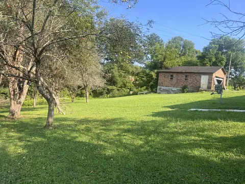 Exterior - 370 Laurel Whitley Road Rd, Corbin, KY 40701 photo 5 of 9