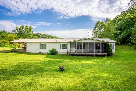 909 Holt Rd, East Bernstadt, KY 40729