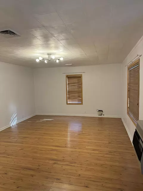 Living - 1905 Patton Ave, Jackson, KY 41339 photo 2 of 4