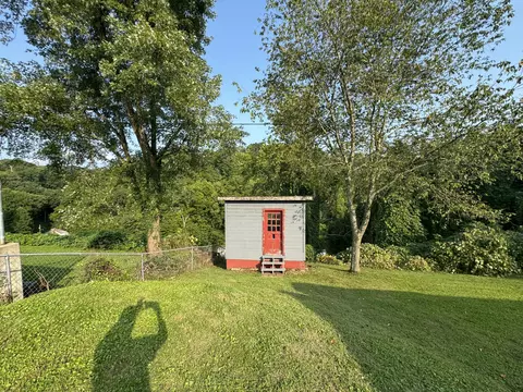 Exterior - 1905 Patton Ave, Jackson, KY 41339 photo 5 of 6