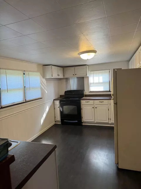 Kitchen - 1905 Patton Ave, Jackson, KY 41339 photo 2 of 2