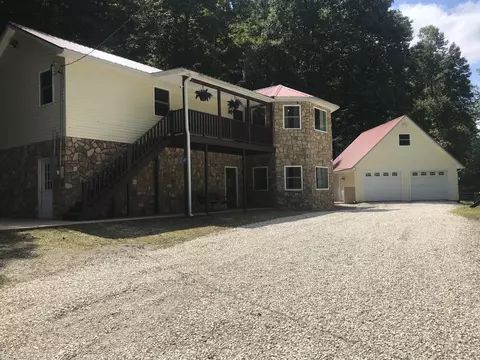 2575 Smith Br, Grayson, KY 41143