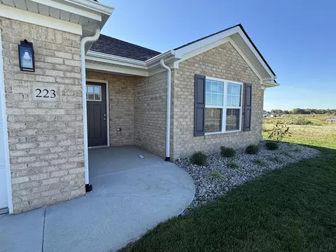 223 Brook Cv, Berea, KY 40403 photo 2