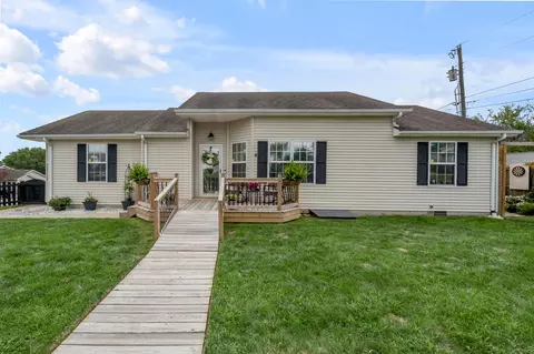 107 Strawberry Ct, Nicholasville, KY 40356