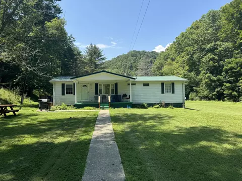 1244 Meatscaffold Rd, Jackson, KY 41339