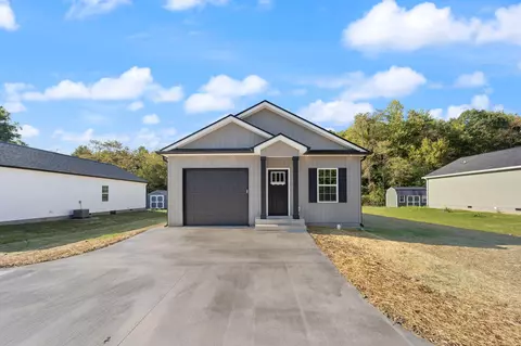 1230 Shelby St, Junction City, KY 40440