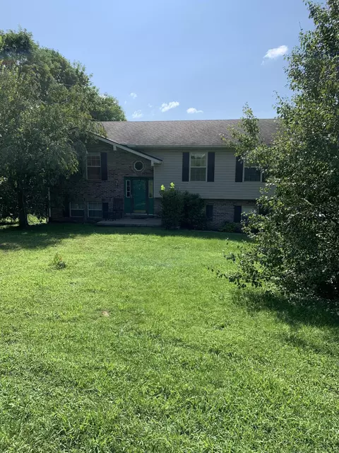 120 Woods Pointe Dr, Berea, KY 40403