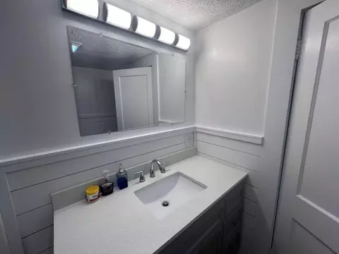 Bath - 650 Rawcel St, Morehead, KY 40351 photo 2 of 3