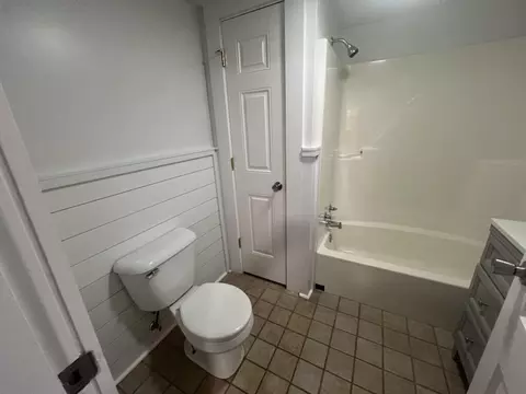 Bath - 650 Rawcel St, Morehead, KY 40351 photo 1 of 3