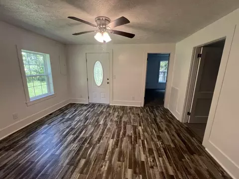 Living - 650 Rawcel St, Morehead, KY 40351 photo 1 of 1