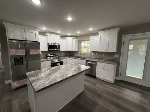 Kitchen - 34 Broadway Ln, Corbin, KY 40701 photo 2 of 4