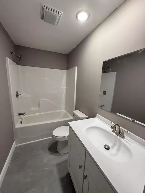 Bath - 34 Broadway Ln, Corbin, KY 40701 photo 1 of 3